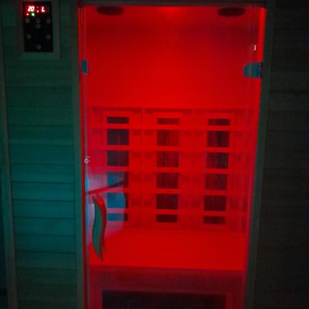 Farm Stay Frank Ozmec Wine And Glamping Estate Лютомер Екстериор снимка