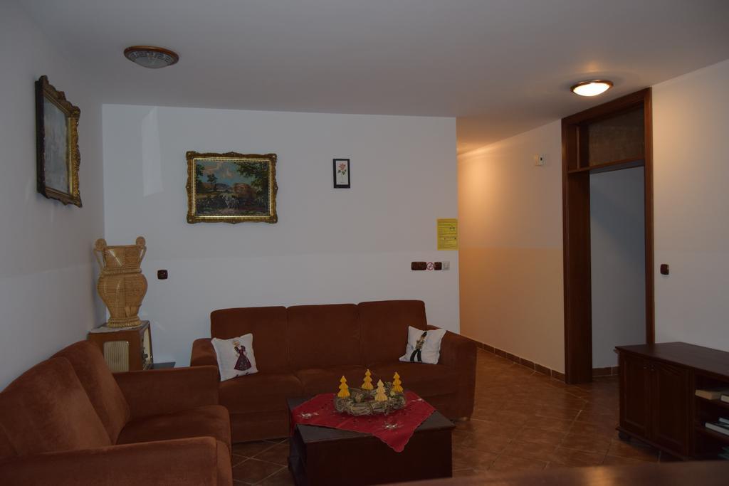 Farm Stay Frank Ozmec Wine And Glamping Estate Лютомер Стая снимка