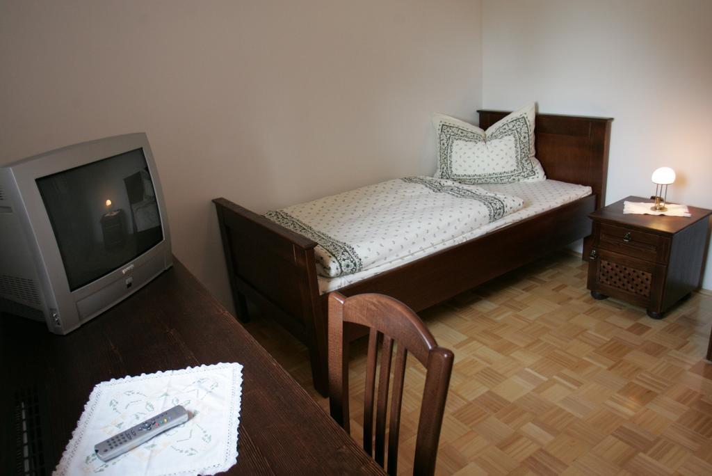 Farm Stay Frank Ozmec Wine And Glamping Estate Лютомер Стая снимка
