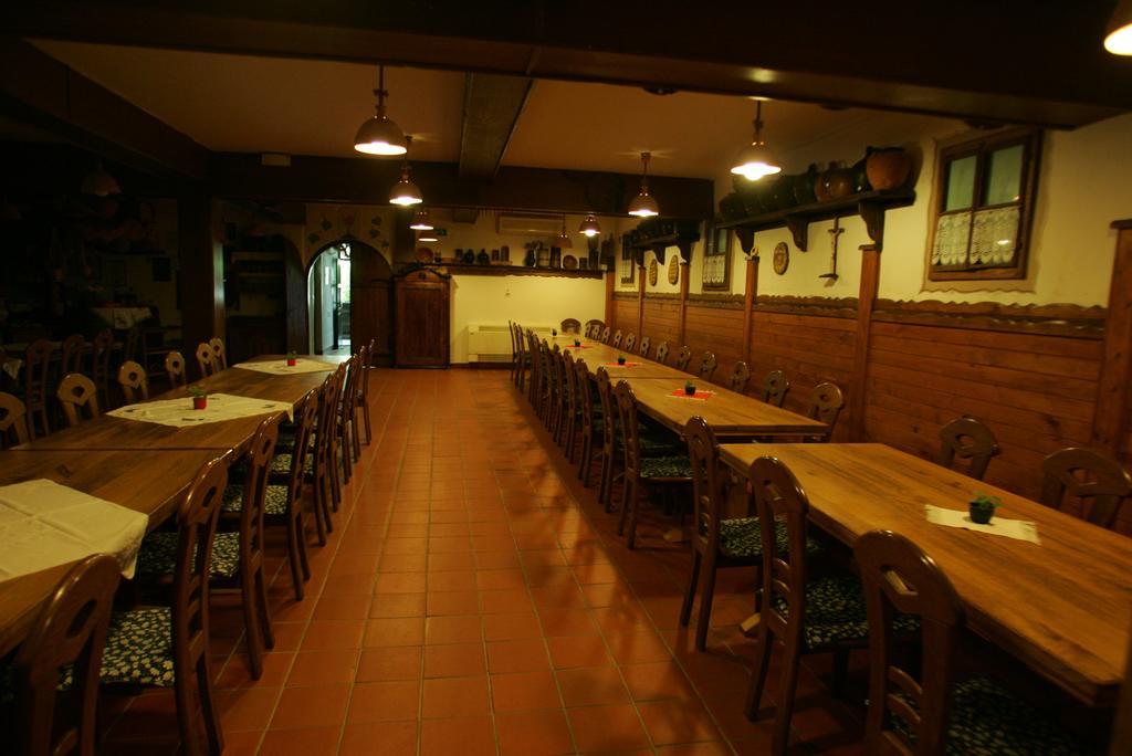 Farm Stay Frank Ozmec Wine And Glamping Estate Лютомер Екстериор снимка